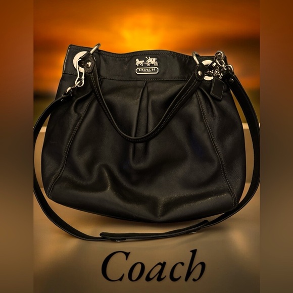 Coach Leather Shoulder Bag with Substantial Silver Hardware in Vintage Style! - Picture 2 of 14